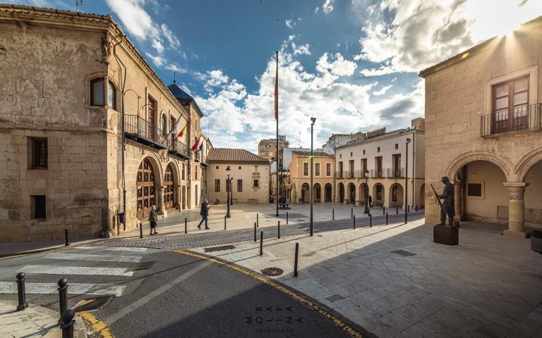 El Ayuntamiento convoca ayudas para comercios y asociaciones juveniles