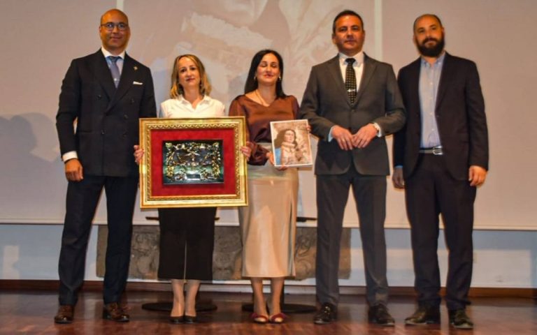 Las Fiestas de la Virgen presentan la revista programa