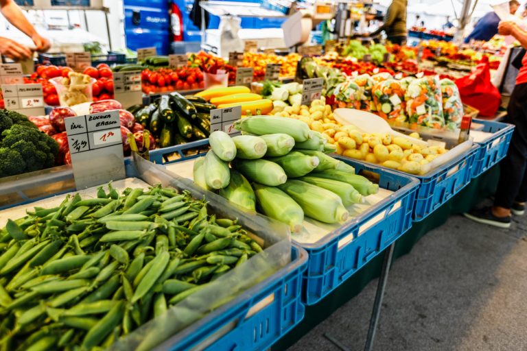 El Ayuntamiento modifica el calendario de apertura de los comercios