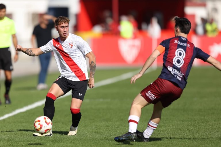 El Yeclano golea en el Jesús Navas