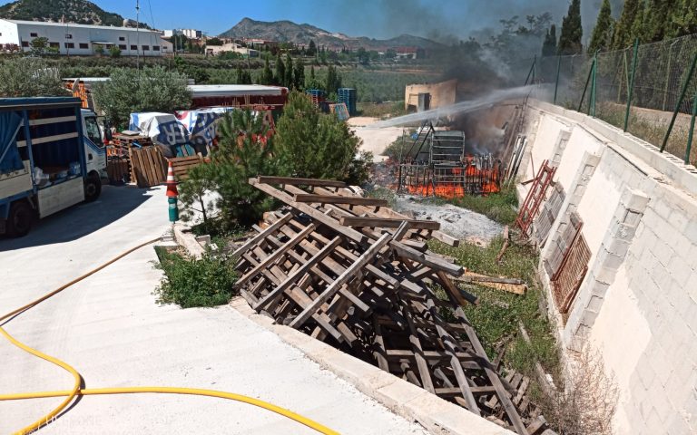 Un incendio exterior en Las Artesillas queda extinguido sin afectar a la vivienda