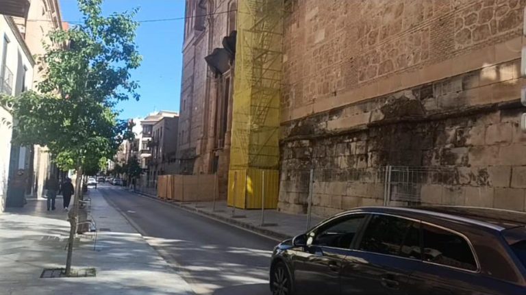 La calle San Antonio reabre al tráfico